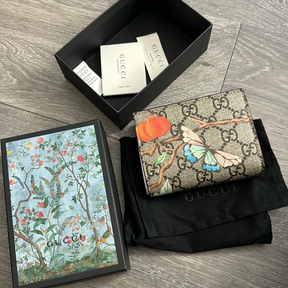 Gucci card case wallet